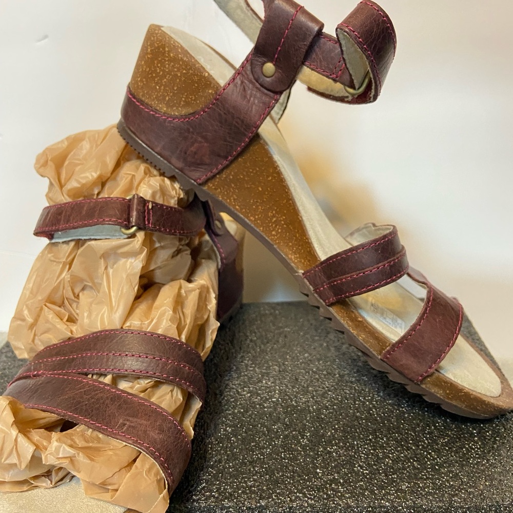 Merrell Burgundy Leather Sandals